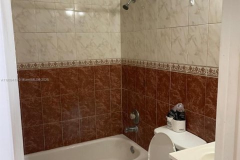 Купить таунхаус в Лодерхилл, Флорида 2 спальни, 78.87м2, № 1938241 - фото 4