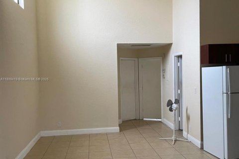 Adosado en venta en Lauderhill, Florida, 2 dormitorios, 78.87 m2 № 1938241 - foto 2