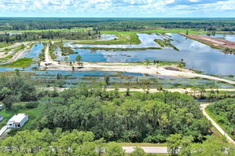 Terreno en venta en Lehigh Acres, Florida № 1890556 - foto 16