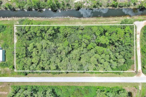 Terreno en venta en Lehigh Acres, Florida № 1890556 - foto 3