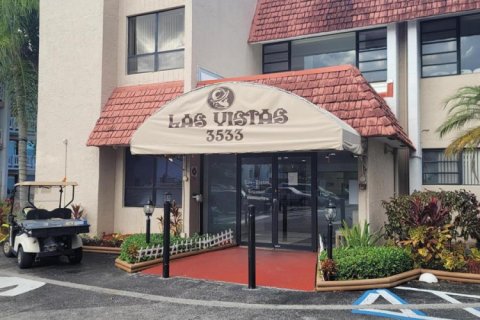 Condo in Lauderhill, Florida, 2 bedrooms № 2083329 - photo 3