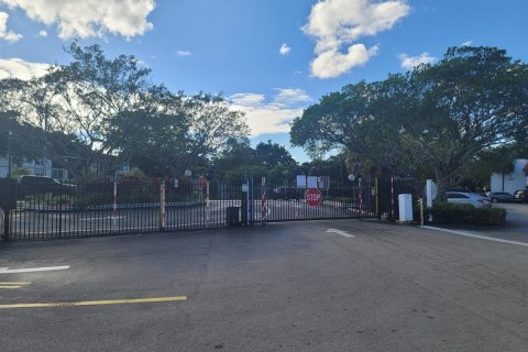 Condo in Lauderhill, Florida, 2 bedrooms № 2083329 - photo 9
