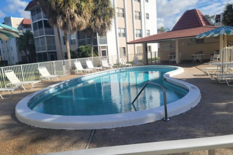 Condo in Lauderhill, Florida, 2 bedrooms № 2083329 - photo 7