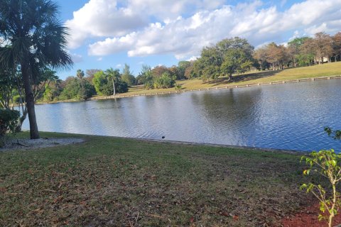 Condo in Lauderhill, Florida, 2 bedrooms № 2083329 - photo 6