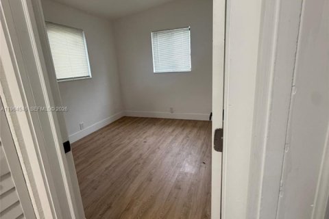 Casa en alquiler en Miami, Florida, 3 dormitorios, 120.03 m2 № 2025949 - foto 6