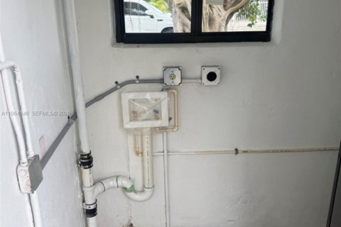 Casa en alquiler en Miami, Florida, 3 dormitorios, 120.03 m2 № 2025949 - foto 10