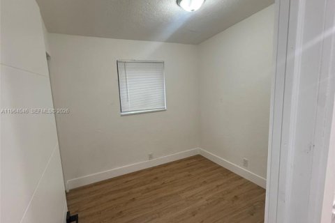 Casa en alquiler en Miami, Florida, 3 dormitorios, 120.03 m2 № 2025949 - foto 5