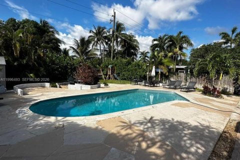 House in Hollywood, Florida 4 bedrooms, 135.54 sq.m. № 2058422 - photo 2