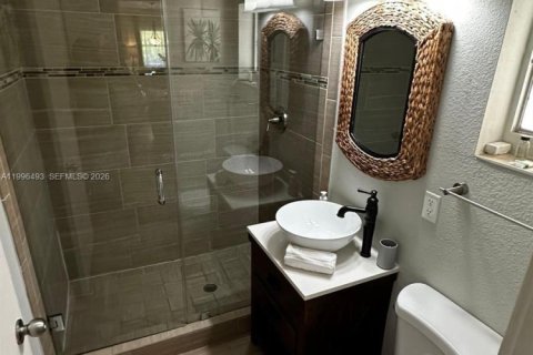 House in Hollywood, Florida 4 bedrooms, 135.54 sq.m. № 2058422 - photo 8