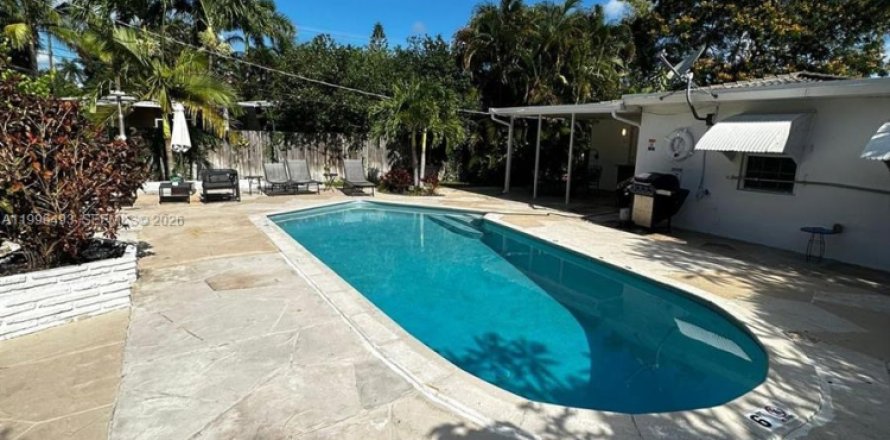 House in Hollywood, Florida 4 bedrooms, 135.54 sq.m. № 2058422