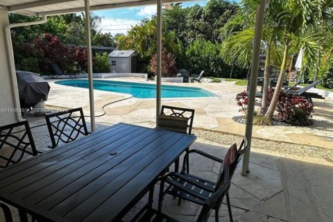 House in Hollywood, Florida 4 bedrooms, 135.54 sq.m. № 2058422 - photo 3