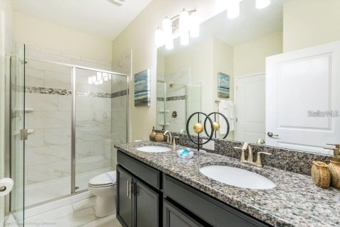 House in Davenport, Florida 8 bedrooms, 363.15 sq.m. № 1572765 - photo 10