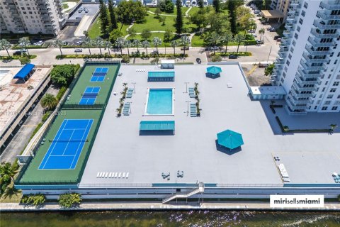 Copropriété à vendre à Sunny Isles Beach, Floride: 2 chambres, 138.24 m2 № 2301610 - photo 4