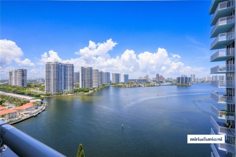 Copropriété à vendre à Sunny Isles Beach, Floride: 2 chambres, 138.24 m2 № 2301610 - photo 3