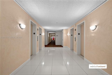 Copropriété à vendre à Sunny Isles Beach, Floride: 2 chambres, 138.24 m2 № 2301610 - photo 6