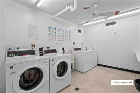 Copropriété à vendre à Sunny Isles Beach, Floride: 2 chambres, 138.24 m2 № 2301610 - photo 7