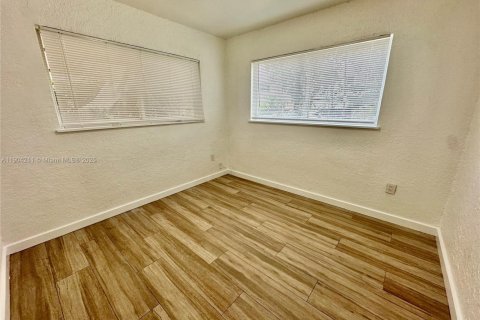 Снять в аренду виллу или дом в Майами, Флорида 2 спальни, 65.03м2, № 1954864 - фото 9