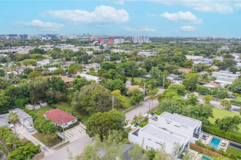 House in Miami, Florida 2 bedrooms, 65.03 sq.m. № 1954864 - photo 24