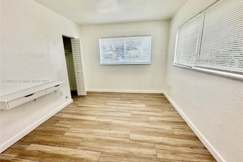 Снять в аренду виллу или дом в Майами, Флорида 2 спальни, 65.03м2, № 1954864 - фото 5