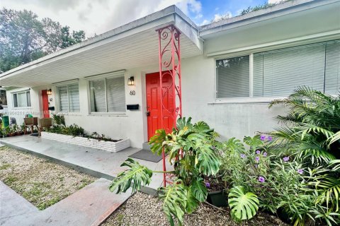 Снять в аренду виллу или дом в Майами, Флорида 2 спальни, 65.03м2, № 1954864 - фото 12