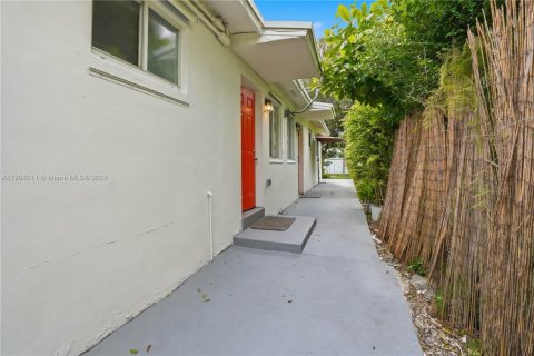 House in Miami, Florida 2 bedrooms, 65.03 sq.m. № 1954864 - photo 20