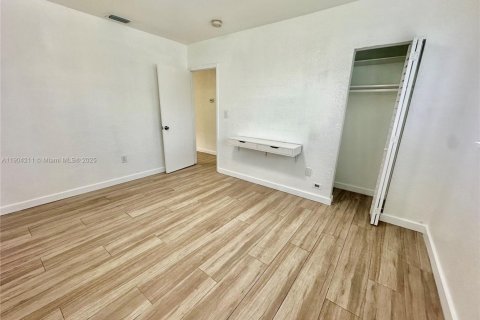 Снять в аренду виллу или дом в Майами, Флорида 2 спальни, 65.03м2, № 1954864 - фото 6