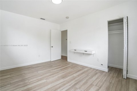 House in Miami, Florida 2 bedrooms, 65.03 sq.m. № 1954864 - photo 13