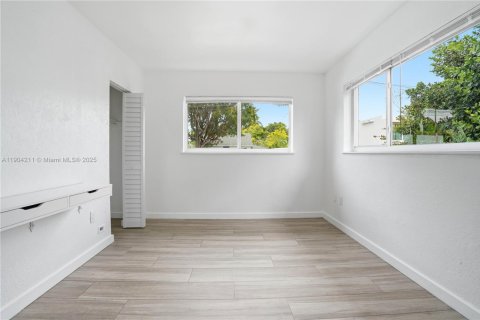 House in Miami, Florida 2 bedrooms, 65.03 sq.m. № 1954864 - photo 14