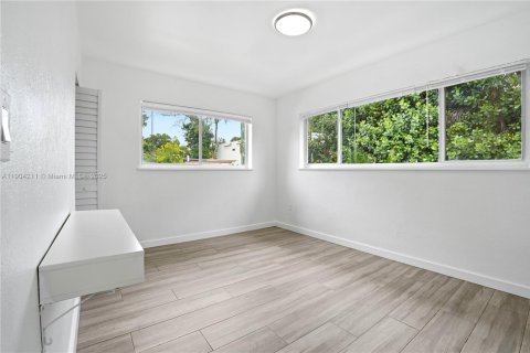 House in Miami, Florida 2 bedrooms, 65.03 sq.m. № 1954864 - photo 15