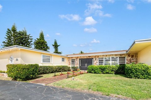 Casa en venta en Hollywood, Florida, 4 dormitorios, 290.32 m2 № 2030848 - foto 3