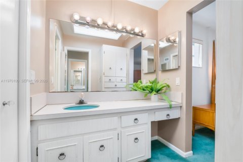 Casa en venta en Hollywood, Florida, 4 dormitorios, 290.32 m2 № 2030848 - foto 17