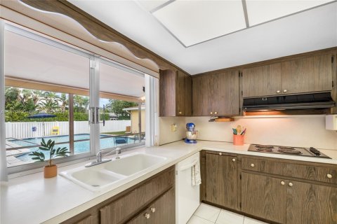 Casa en venta en Hollywood, Florida, 4 dormitorios, 290.32 m2 № 2030848 - foto 11