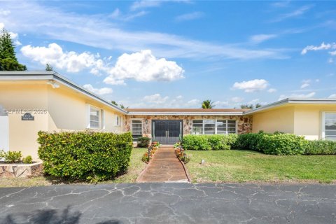 Casa en venta en Hollywood, Florida, 4 dormitorios, 290.32 m2 № 2030848 - foto 4