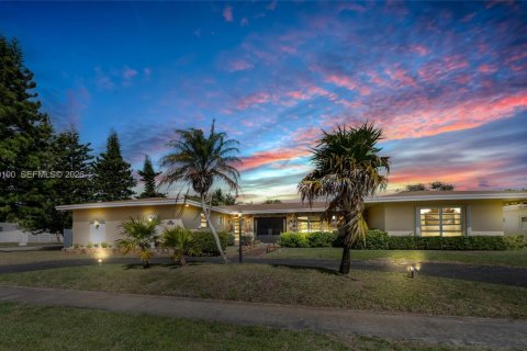 Casa en Hollywood, Florida 4 dormitorios, 290.32 m2 № 2030848