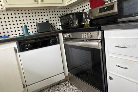 Condo in Sun City Center, Florida, 2 bedrooms  № 2226288 - photo 21