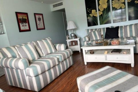 Condo in Sun City Center, Florida, 2 bedrooms  № 2226288 - photo 8