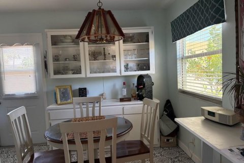 Condo in Sun City Center, Florida, 2 bedrooms  № 2226288 - photo 13