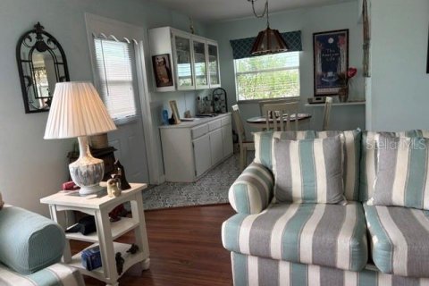 Condo in Sun City Center, Florida, 2 bedrooms  № 2226288 - photo 11