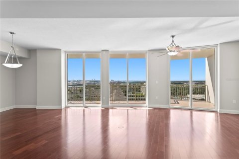Copropriété à vendre à Tampa, Floride: 2 chambres, 207.26 m2 № 2388573 - photo 16