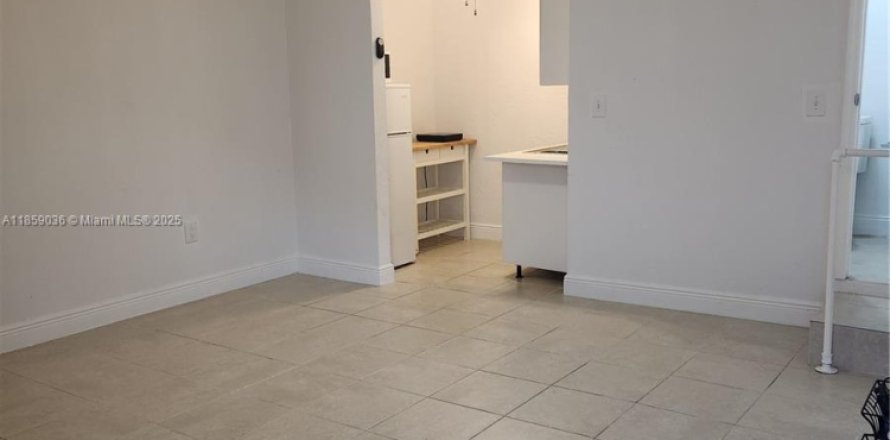 Immobilier commercial à Miami, Floride 178.47 m2 № 1889674