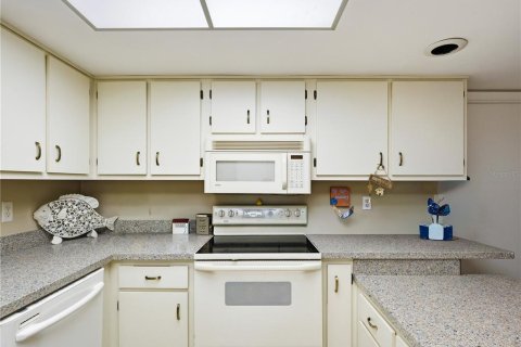 House in New Smyrna Beach, Florida 2 bedrooms, 153.1 sq.m. № 2419236 - photo 13