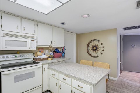 House in New Smyrna Beach, Florida 2 bedrooms, 153.1 sq.m. № 2419236 - photo 15