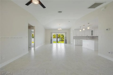 Casa en venta en Lehigh Acres, Florida, 3 dormitorios № 1982940 - foto 13