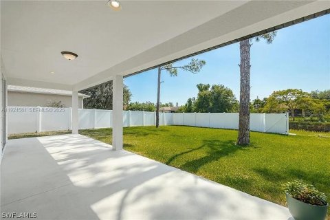 Casa en venta en Lehigh Acres, Florida, 3 dormitorios № 1982940 - foto 11