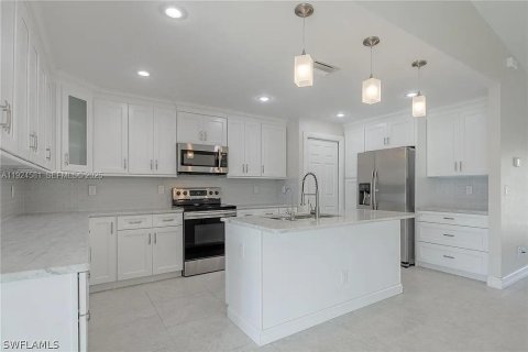 Casa en venta en Lehigh Acres, Florida, 3 dormitorios № 1982940 - foto 4