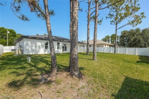 Casa en venta en Lehigh Acres, Florida, 3 dormitorios № 1982940 - foto 12