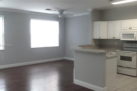 Condo in Miramar, Florida, 1 bedroom  № 1846075 - photo 3