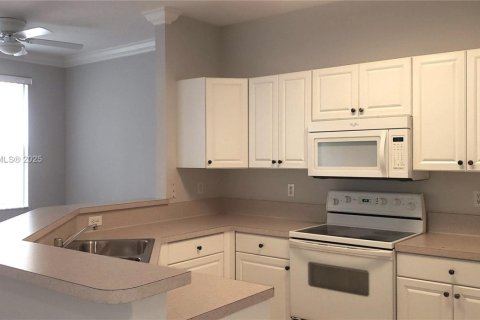 Condo in Miramar, Florida, 1 bedroom  № 1846075 - photo 12