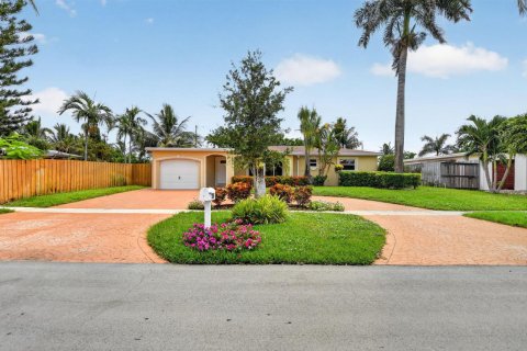 House in Boca Raton, Florida 4 bedrooms, 141.21 sq.m. № 2290452