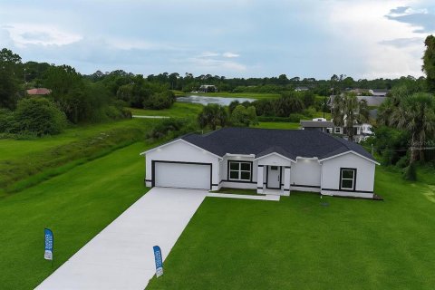Villa ou maison à vendre à Lehigh Acres, Floride: 3 chambres, 106.47 m2 № 1796675 - photo 1
